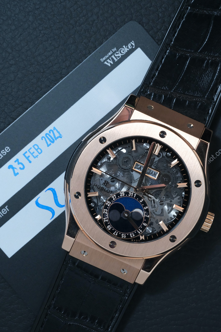 Часы Hublot  Classic Fusion Aerofusion Moonphase King Gold Diamonds 42 Mm  547.OX.0180.LR