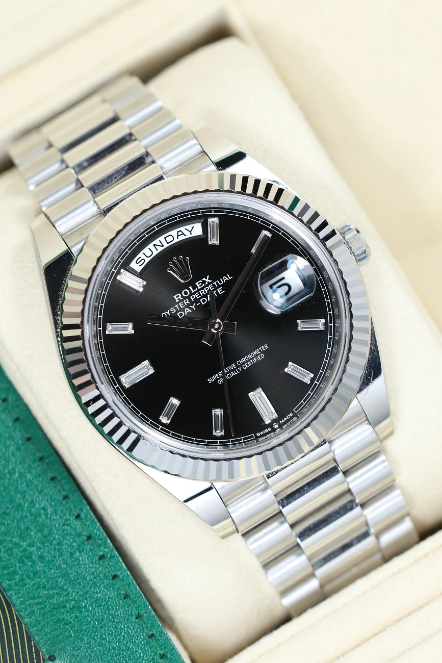 Часы Rolex  Day-Date 40 Oyster Perpetual Platinum Black Dial with Diamonds  228236