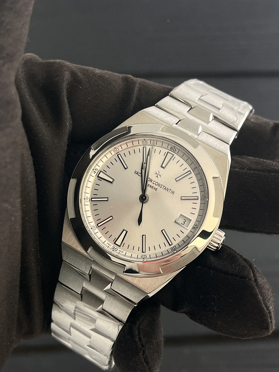 Часы Vacheron Constantin  Overseas Automatic Date 41 Mm  4500V/110A-B126