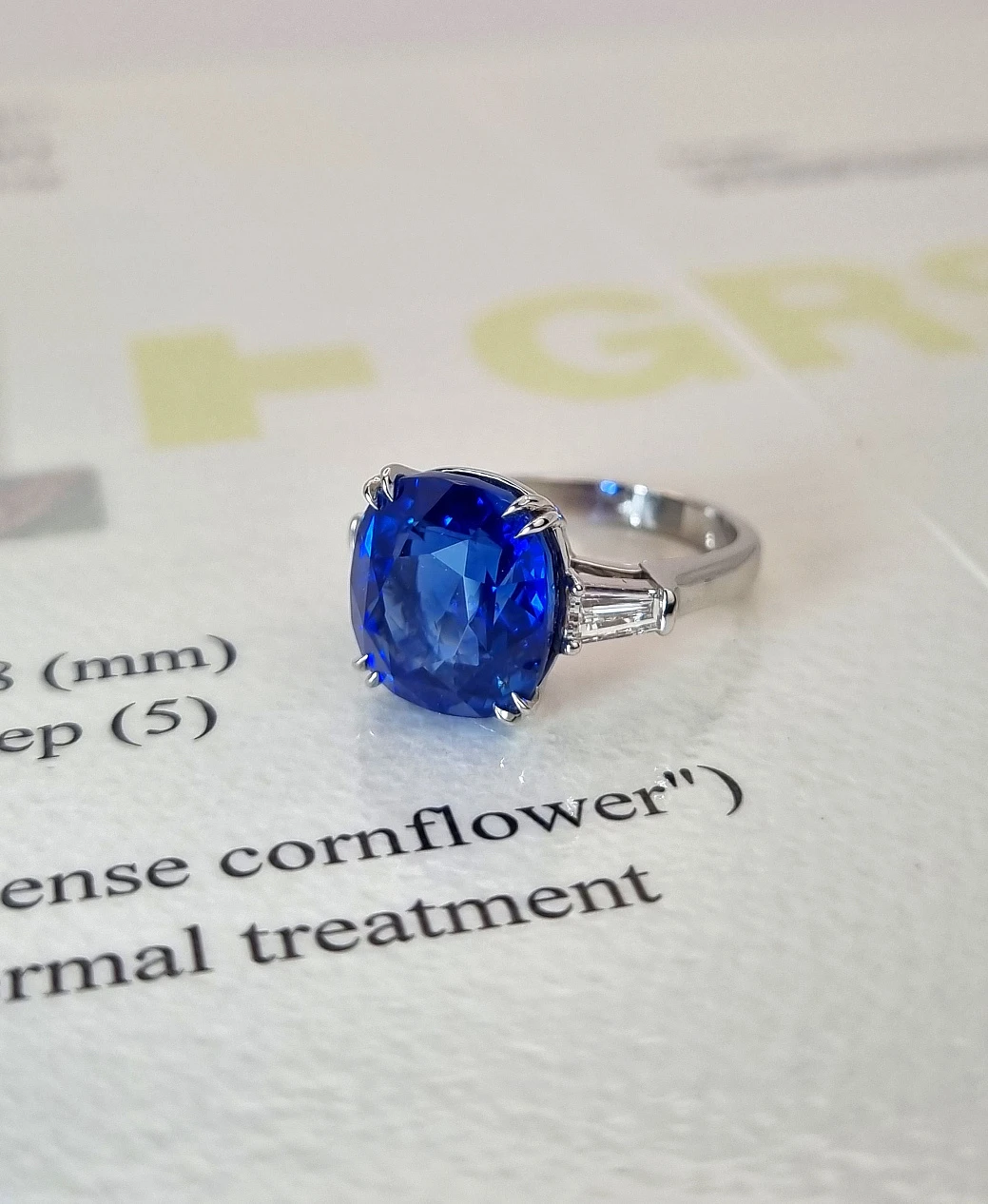 Украшение GRS GemResearch Swisslab  Кольцо с сапфиром 11,86 ct. "Intense Cornflower"   