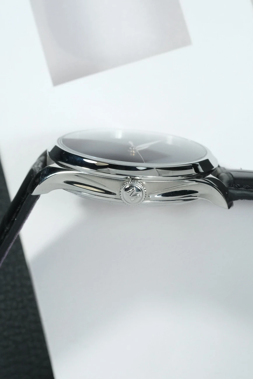 Часы H. Moser &amp; Cie  Endeavour Centre Seconds Vantablack®  1200-1239