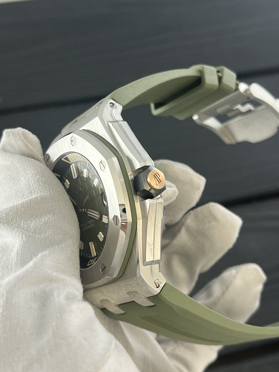 Часы Audemars Piguet  Royal Oak Offshore Diver Green  15720ST.OO.A052CA.01