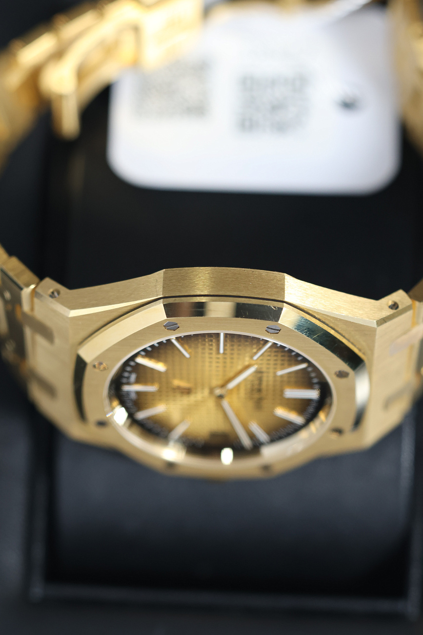 Часы Audemars Piguet  Royal Oak Jumbo Extra-Thin «50-ЛЕТНИЙ ЮБИЛЕЙ»  16202BA.OO.1240BA.01