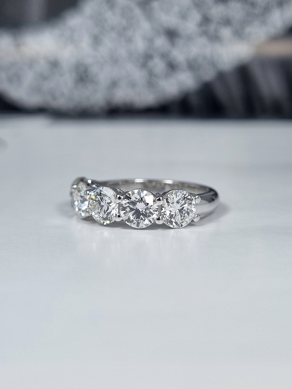 Украшение GIA  Кольцо с бриллиантами 2,75 ct. F/VVS2 (3 excellent)   