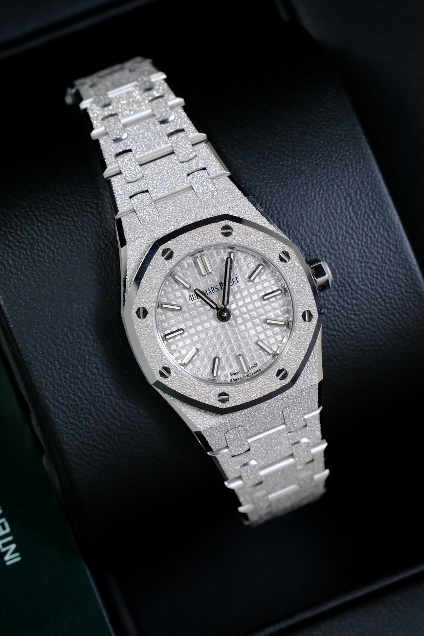 Часы Audemars Piguet  Royal Oak Mini Frosted White Gold 23Mm  67630BC.GG.1312BC.01