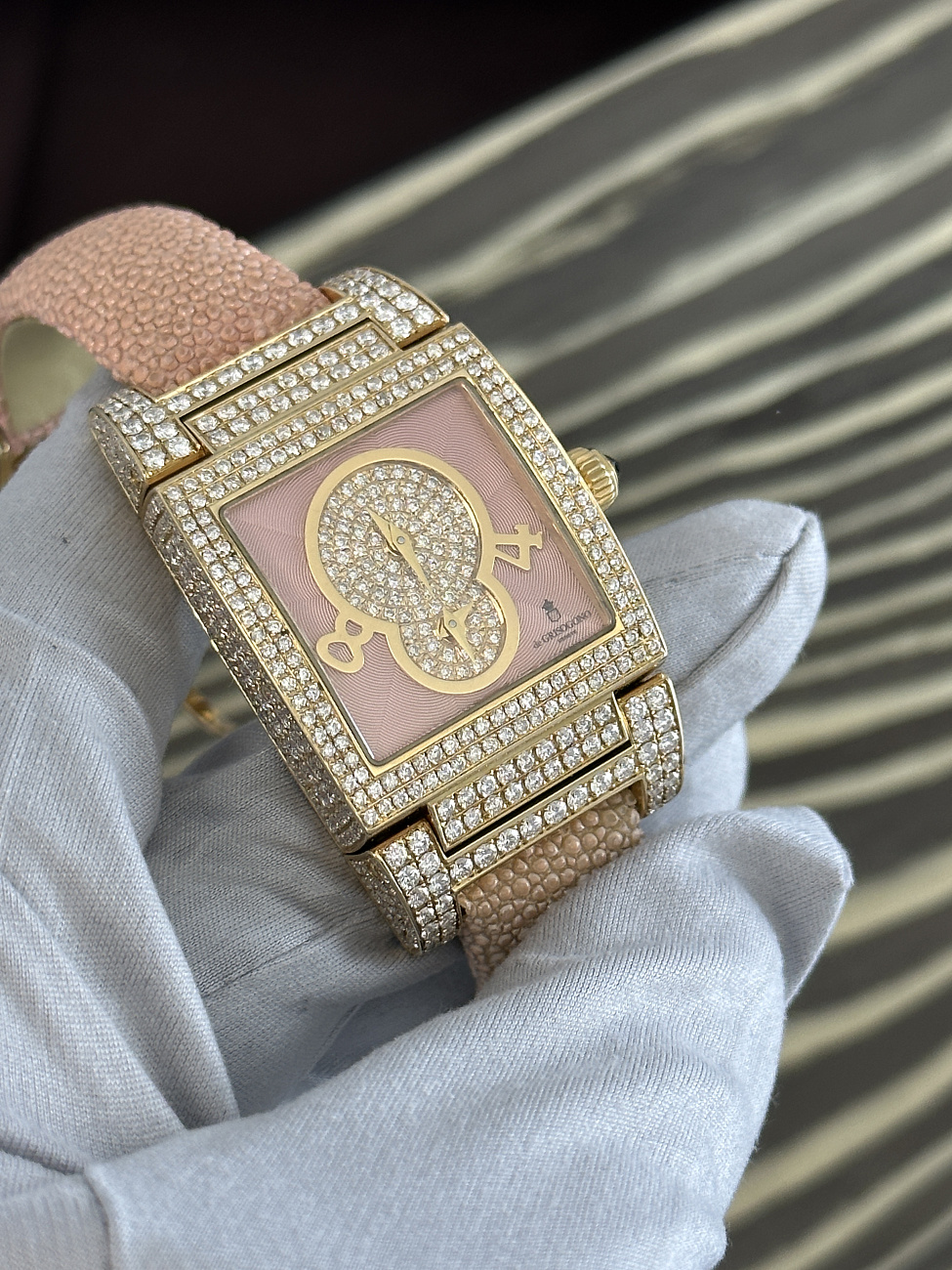 Часы De Grisogono  Instrumentino Custom Diamonds  017001