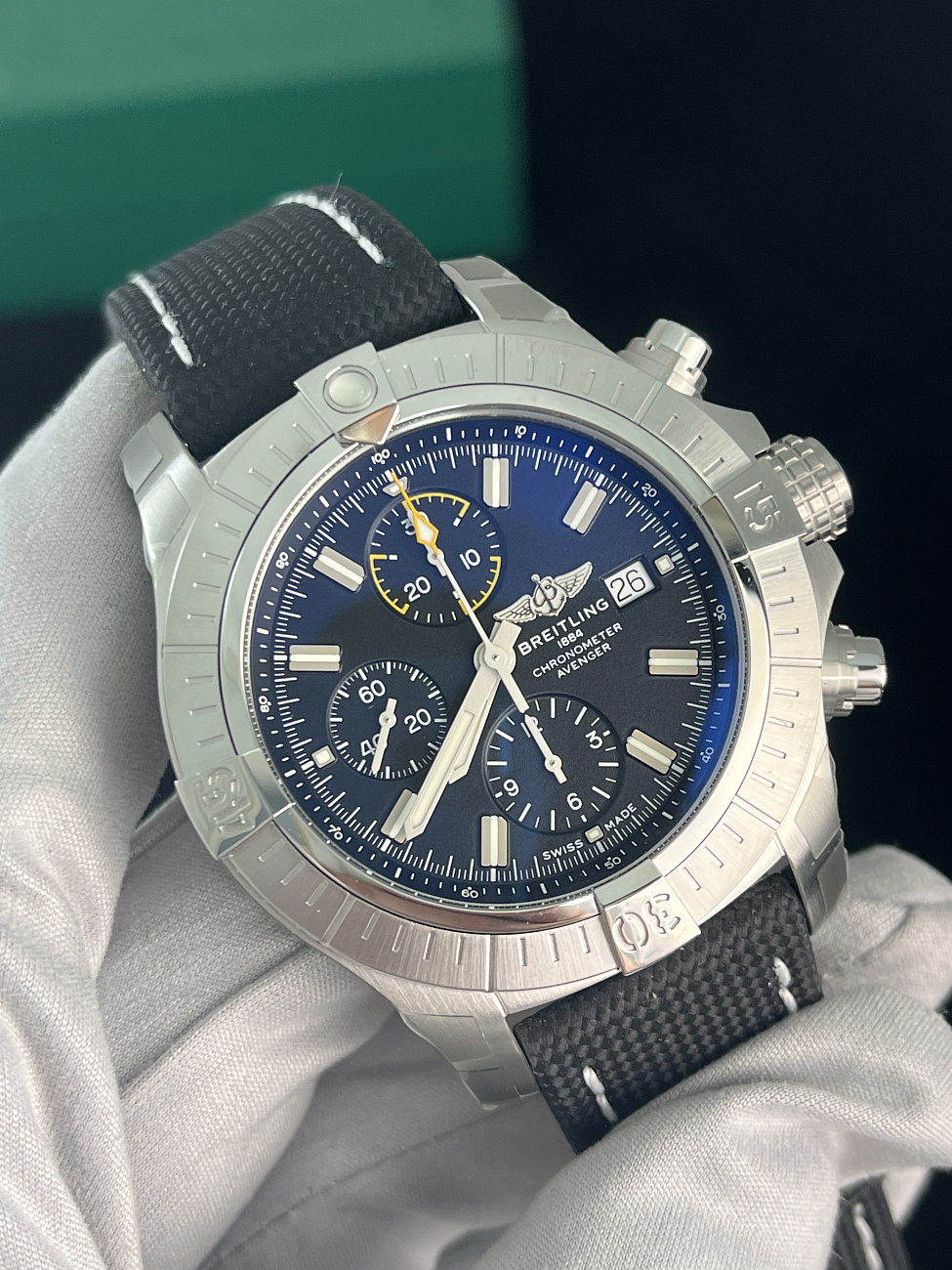 Часы Breitling  Avenger Chronograph 45  A13317101B1X1