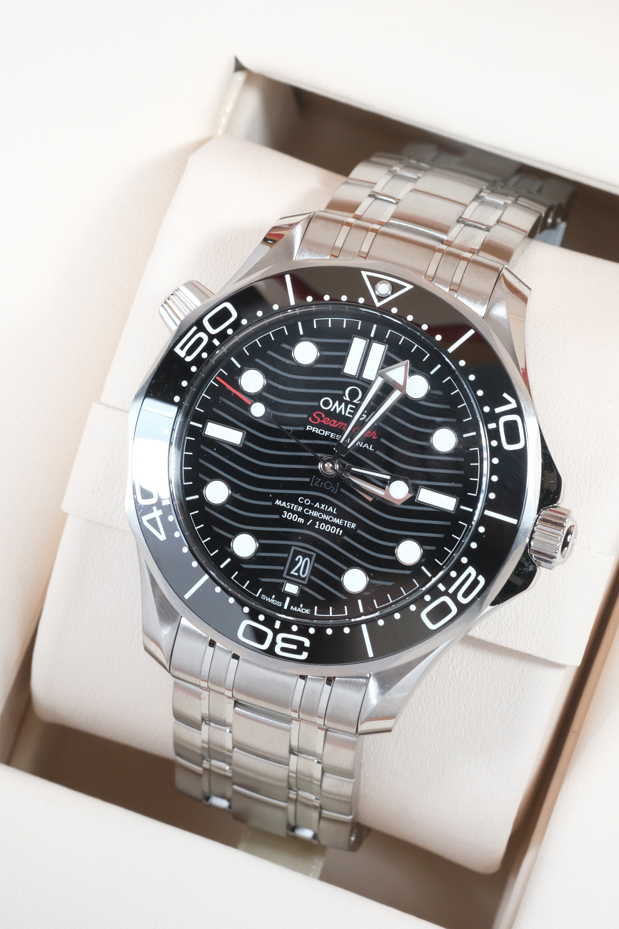 Часы Omega  Seamaster Diver 300 M Co-Axial Chronometer 42 Mm Black  210.30.42.20.01.001