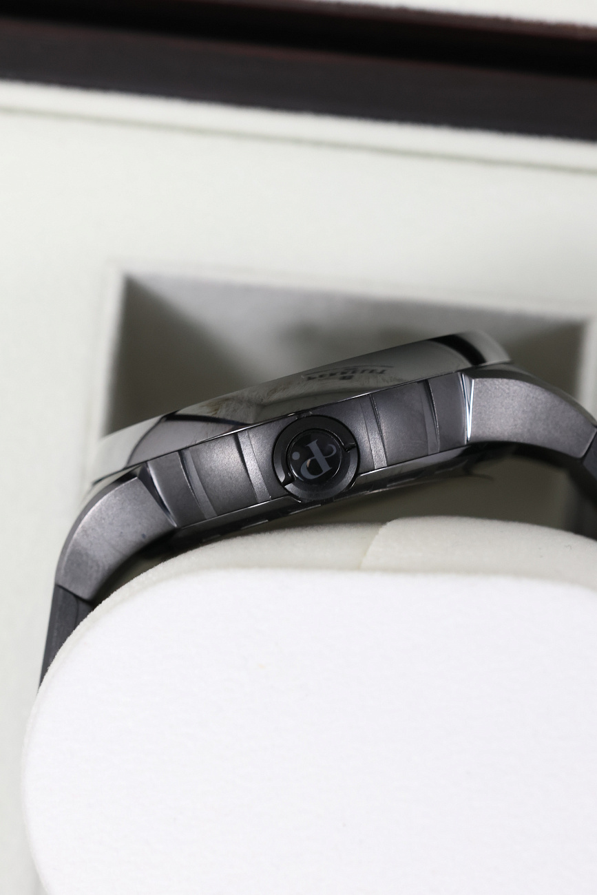 Часы Perrelet  007 Limited Edition 'Playing with Fire'  A8008/1