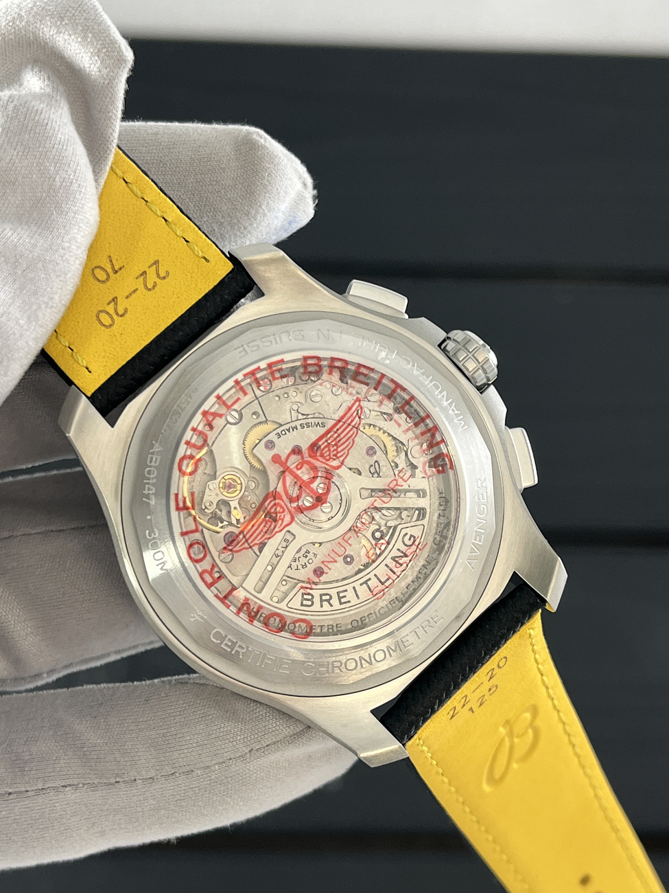 Часы Breitling  Avenger B01 Chronograph 44Mm  AB0147101B1X1