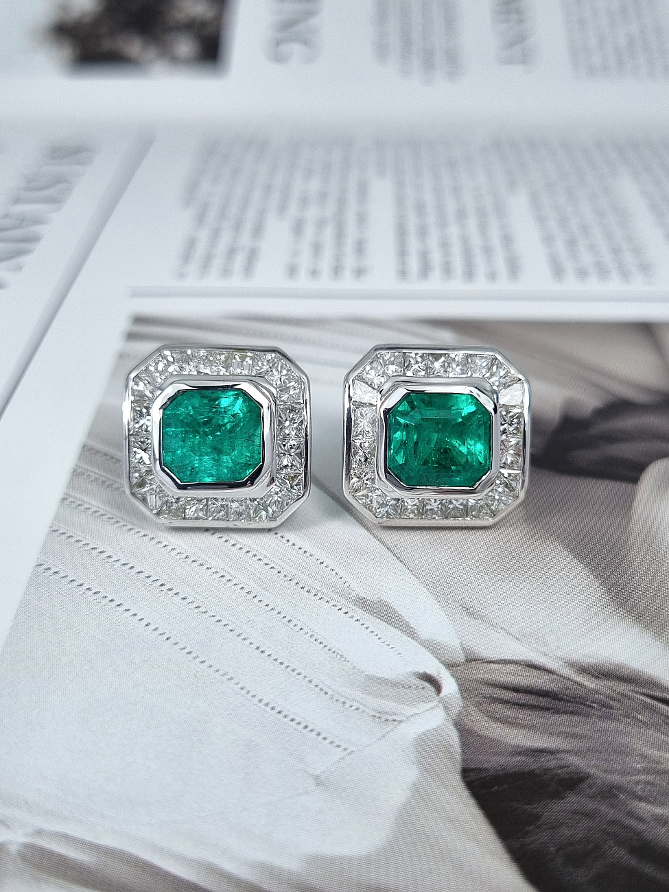 Украшение No Name  Серьги с изумрудами 2,70/2,85 ct. Intense Green (Colombia)   