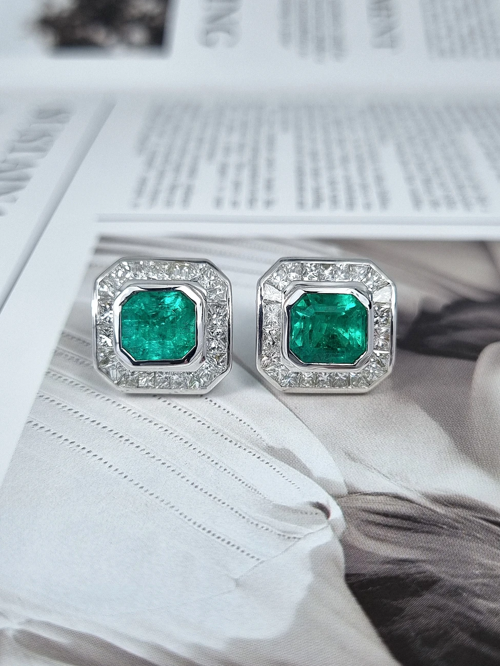Украшение No Name  Серьги с изумрудами 2,70/2,85 ct. Intense Green (Colombia)   