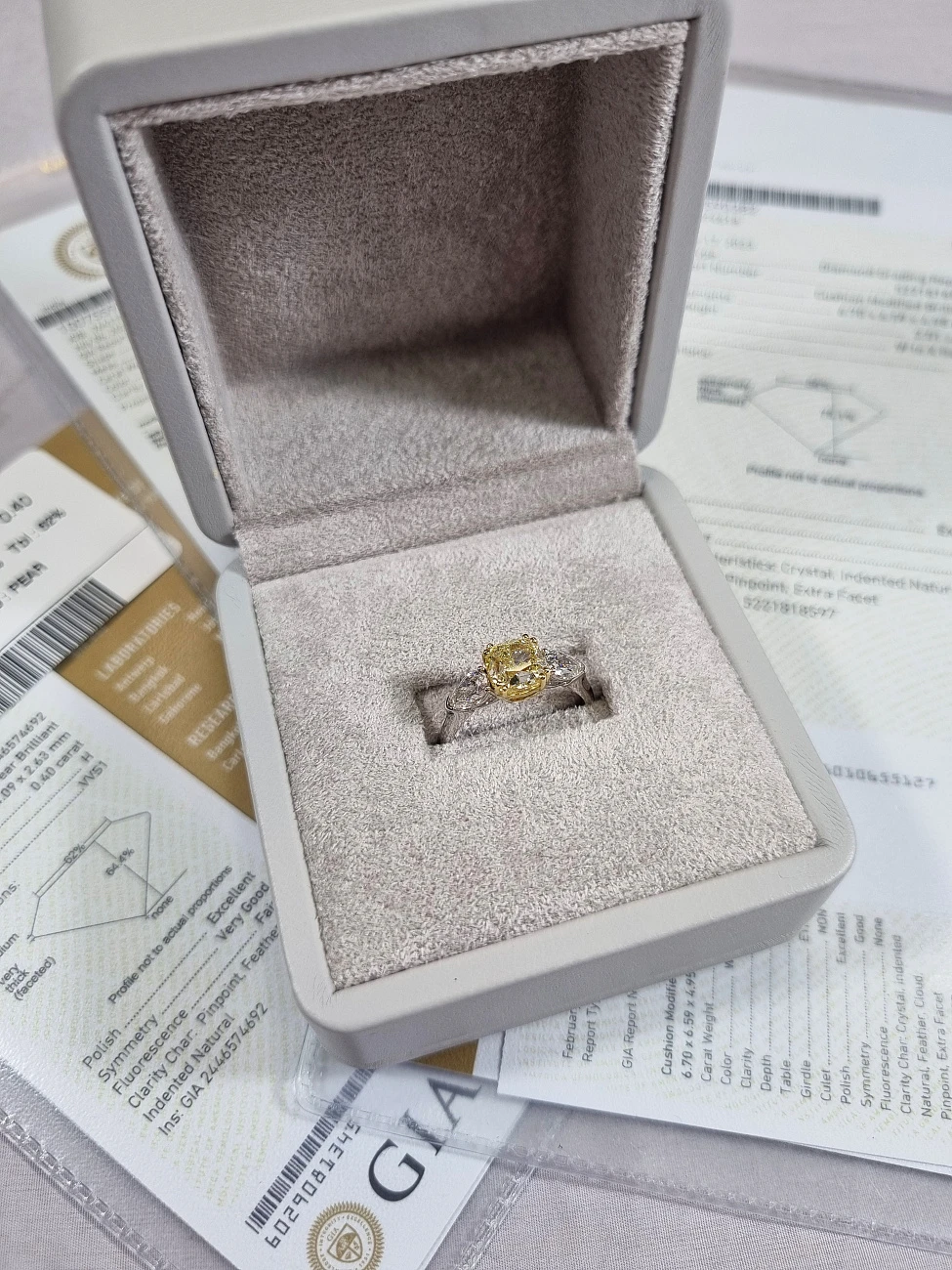 Украшение GIA  Кольцо С Бриллиантом 2,01 Ct. W To X/Vs1   