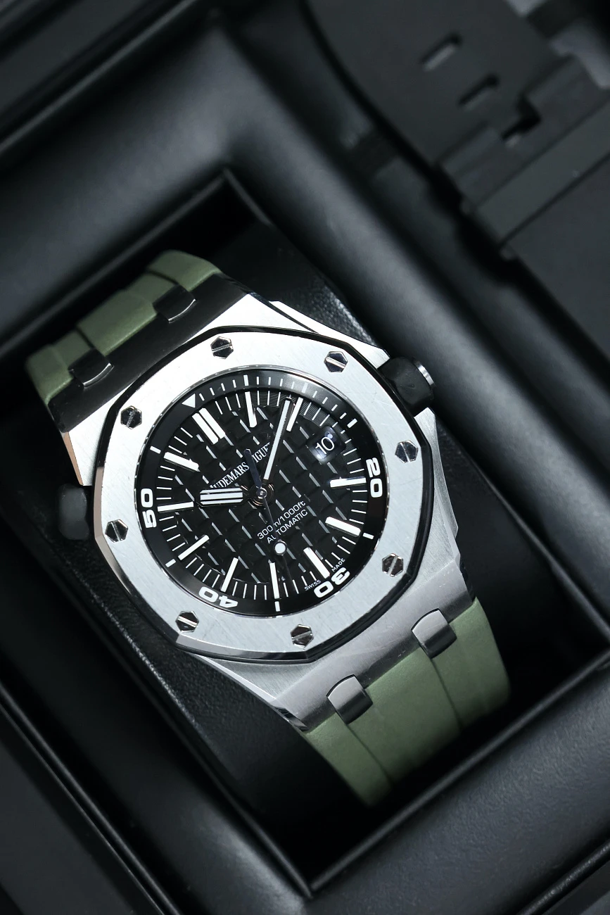 Часы Audemars Piguet  Royal Oak Offshore Diver 42Mm  15710ST.OO.A002CA.01