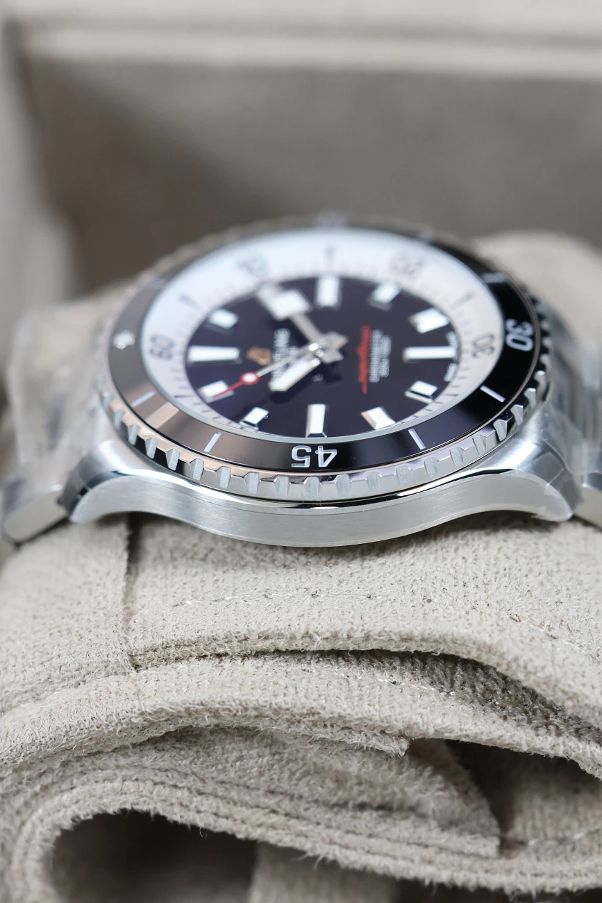Часы Breitling  Superocean 42  A17375211B1A1