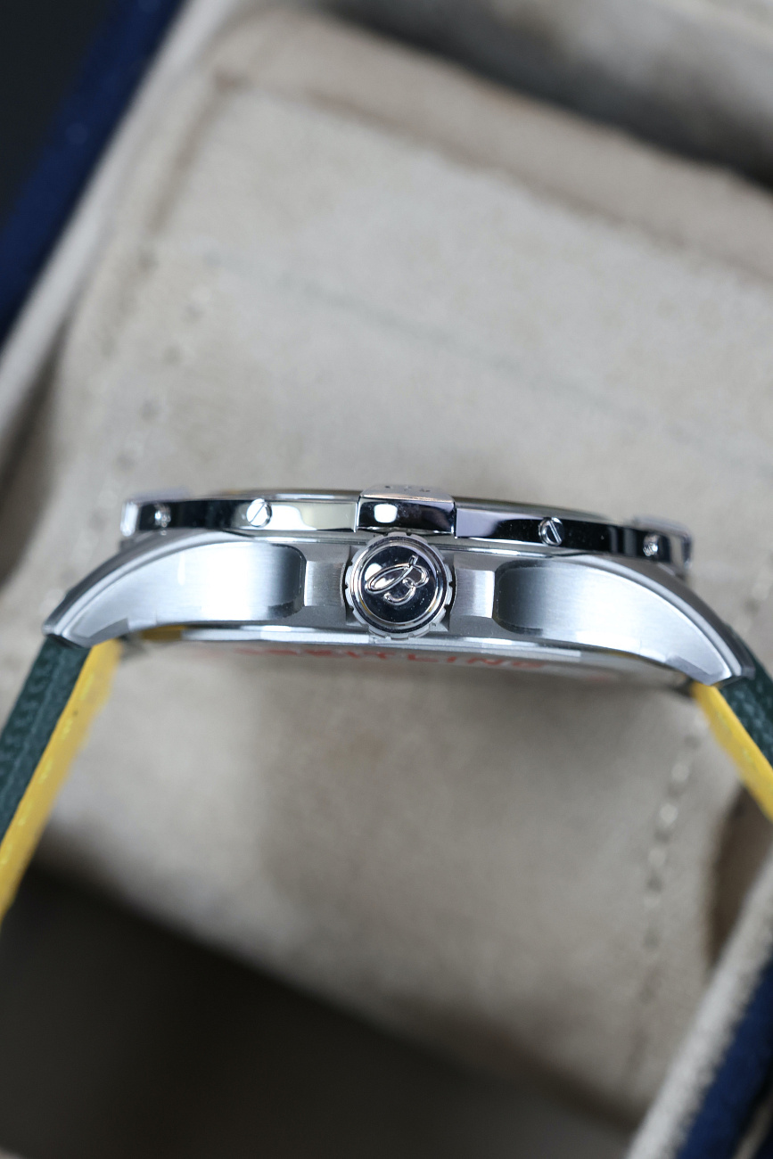 Часы Breitling  Avenger Automatic 42 Green  A17328101L1X1