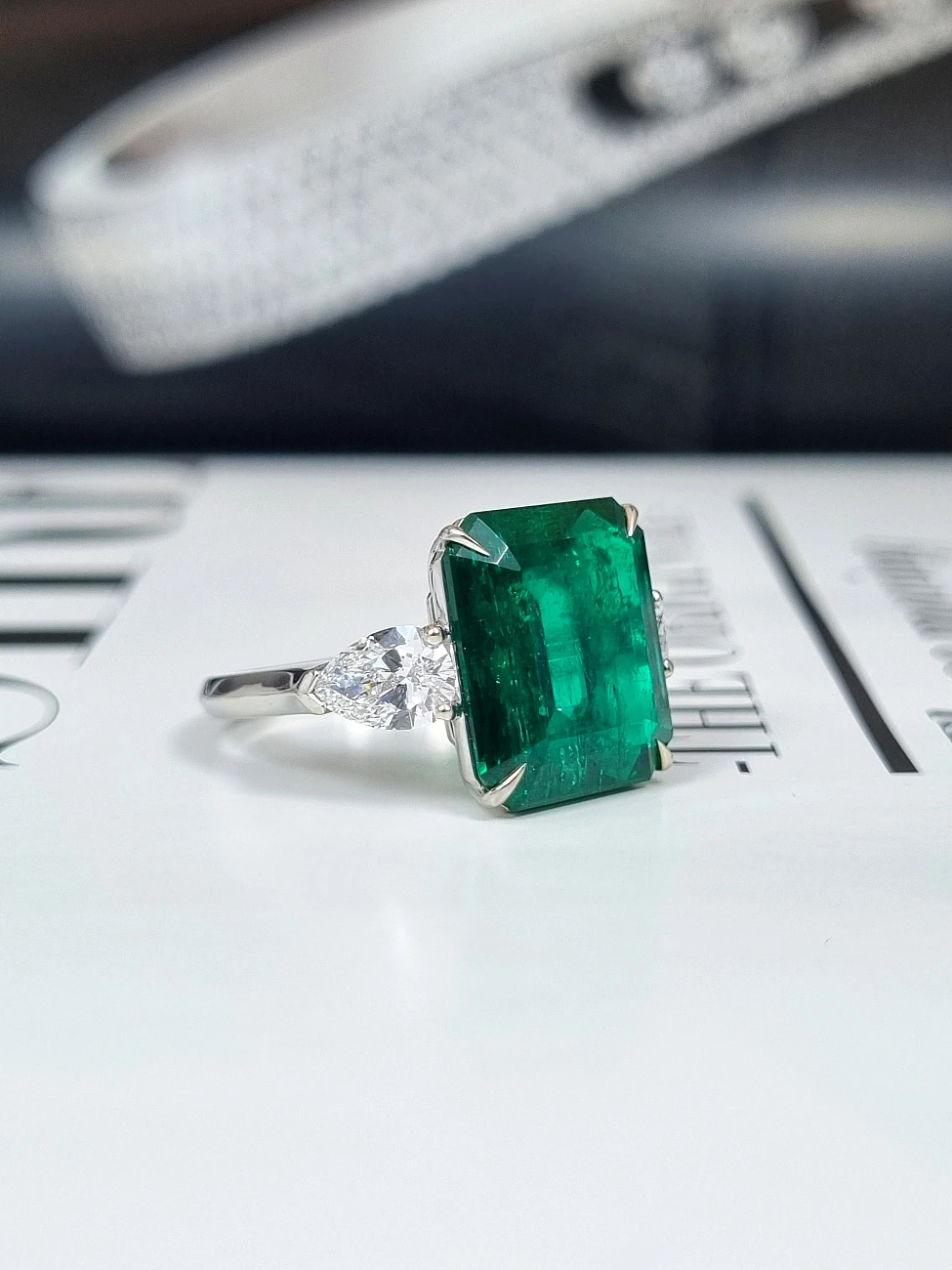 Украшение GRS GemResearch Swisslab  Кольцо с изумрудом 6,28 ct. (Colombia) Vivid Green   