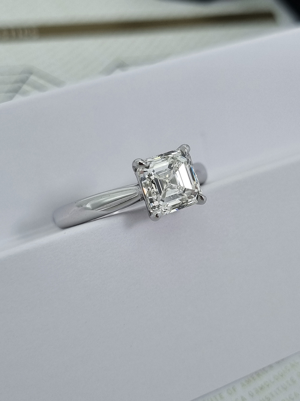 Украшение NO NAME  Кольцо С Бриллиантом 1,76 Ct. J/Internally Flawless   