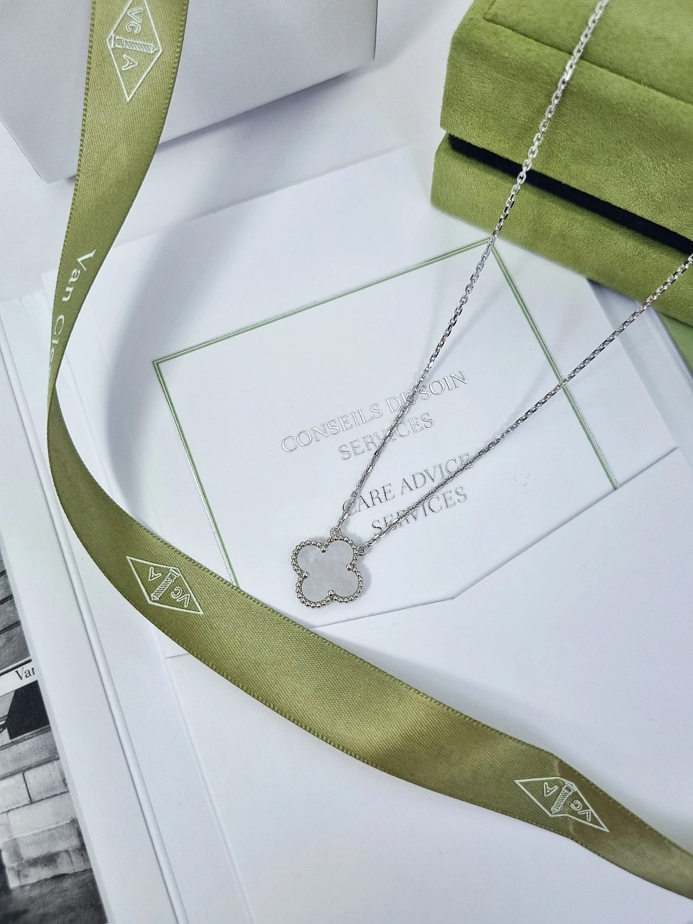 Украшение Van Cleef &amp; Arpels  Vintage Alhambra Pendant Mother Of Pearl  VCARF48700 