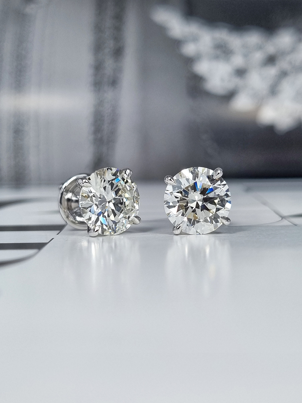 Украшение GIA  Серьги 3,01/3,03 ct. J/VS2 (3 Excellent) Round Diamonds   