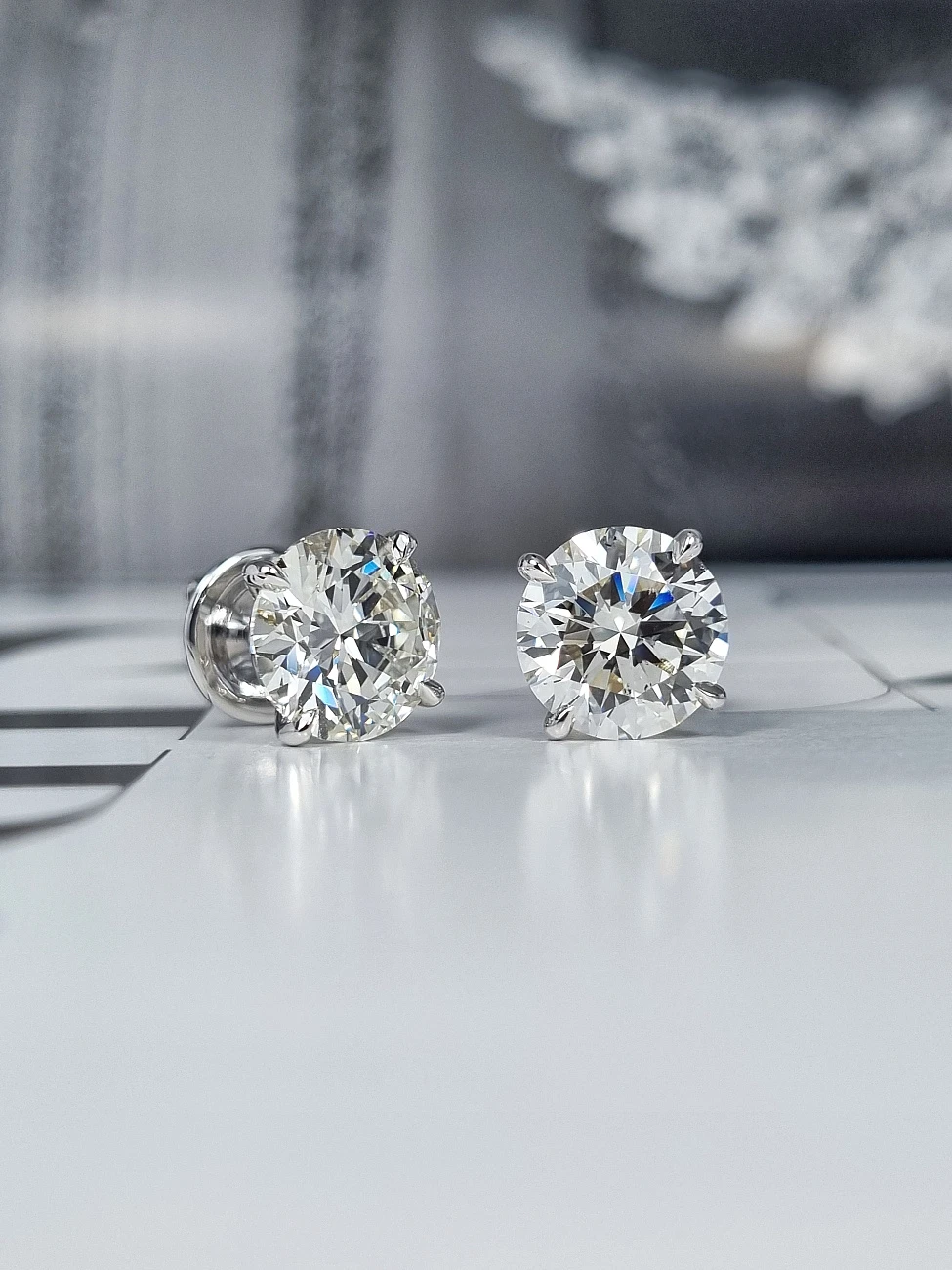 Украшение GIA  Серьги 3,01/3,03 ct. J/VS2 (3 Excellent) Round Diamonds   