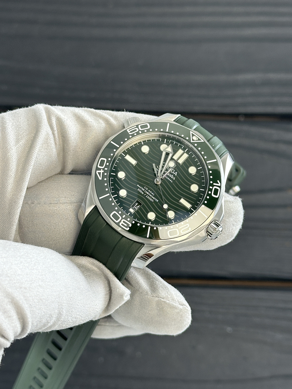 Часы Omega  Seamaster Diver 300M Co‑Axial Master Chronometer 42 Mm Green Dial  210.32.42.20.10.001