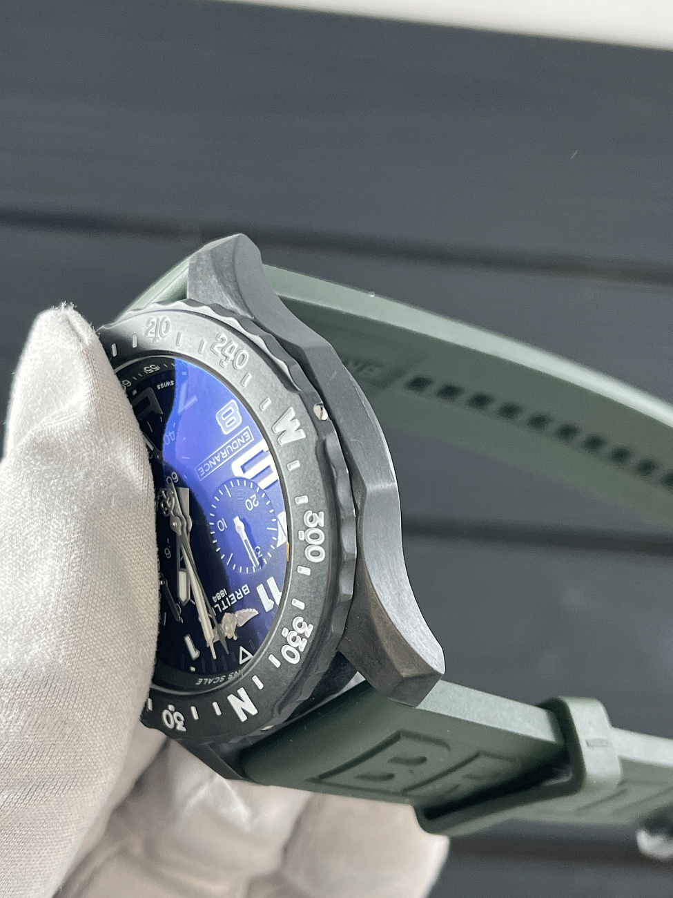 Часы Breitling  Endurance Pro Breitlight Green  X82310D31B1S1