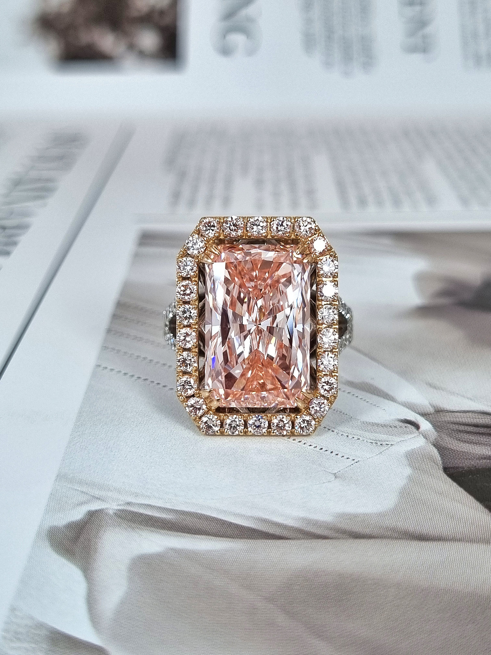 Украшение No Name  Кольцо 7,54 ct. Fancy Intense Pink/VS1 Laboratory Grown Diamond   