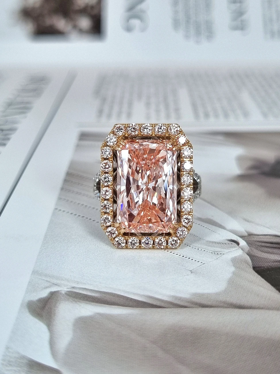 Украшение No Name  Кольцо 7,54 ct. Fancy Intense Pink/VS1 Laboratory Grown Diamond   
