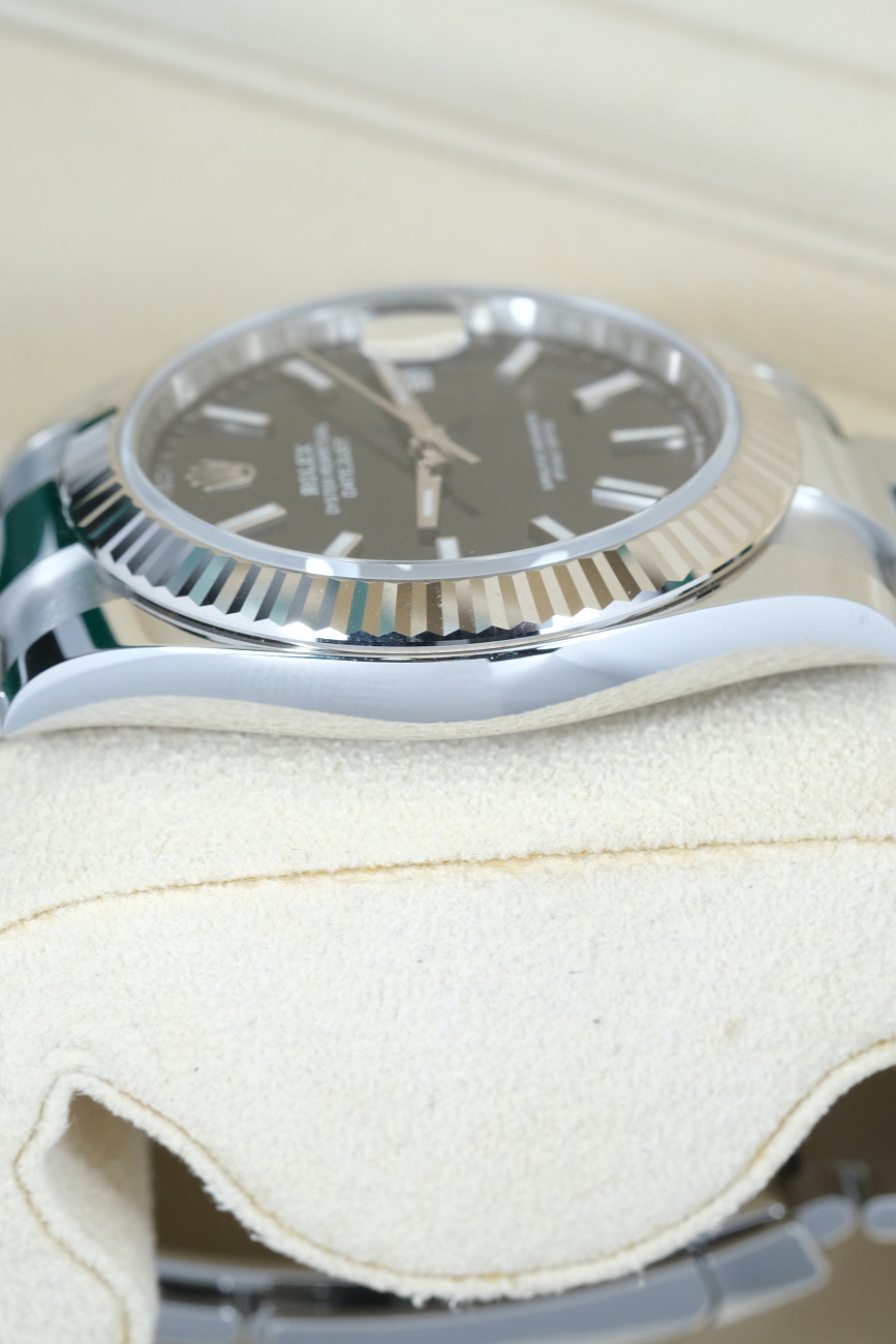 Часы Rolex  Datejust 41Mm Black Dial Oyster Bracelet  126334