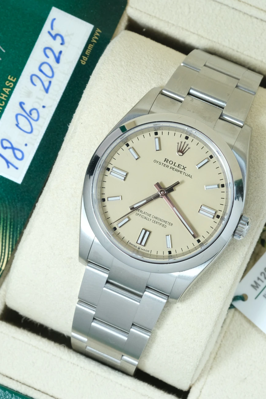 Часы Rolex  Oyster Perpetual 36Mm Biege Dial  126000