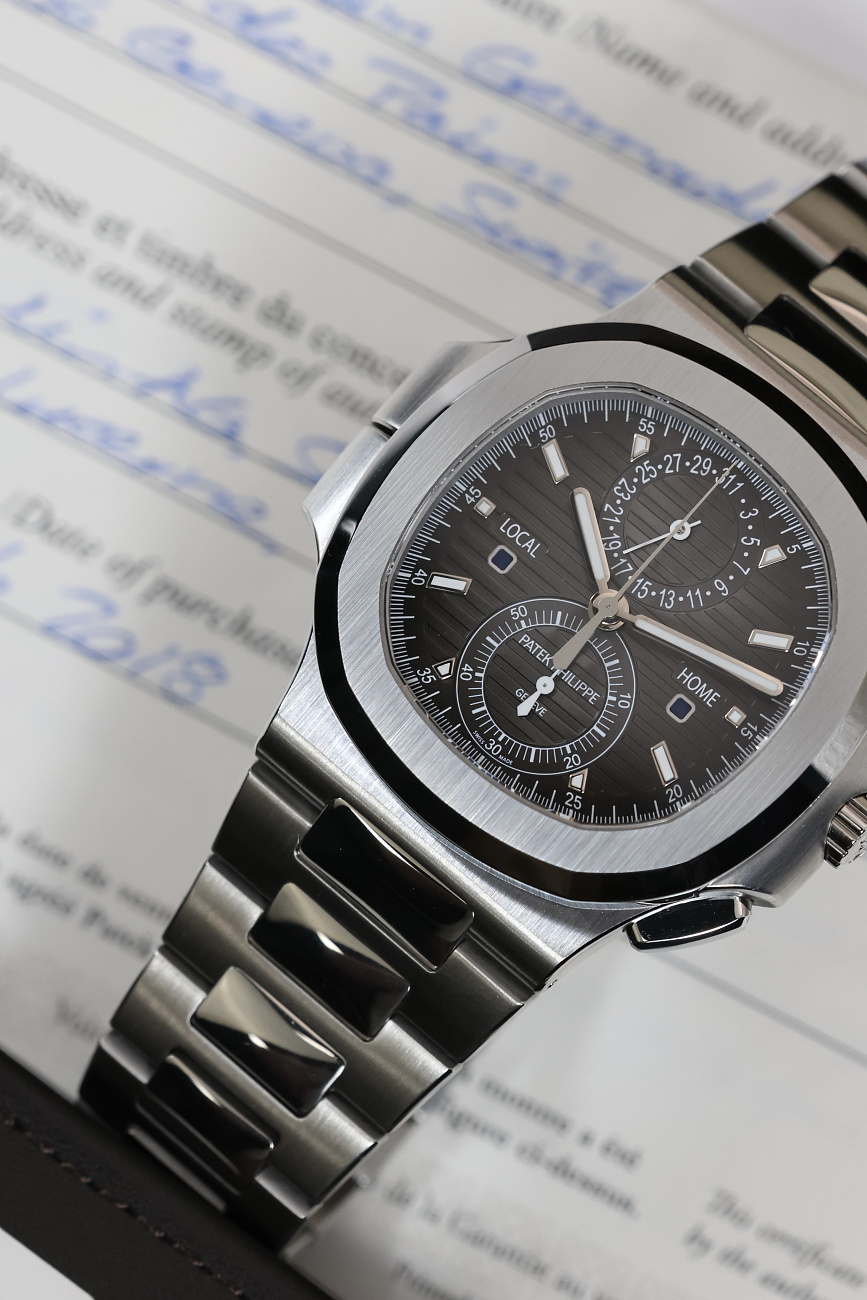 Часы Patek Philippe  Nautilus Travel Time Chronograph  5990/1A-001