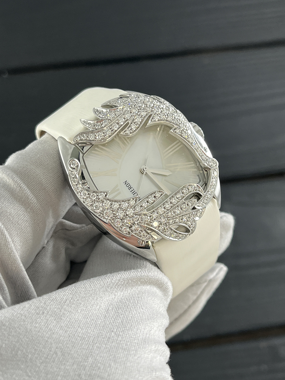 Boucheron в наличии в Москве в &quot;Мануфактуре&quot;! 