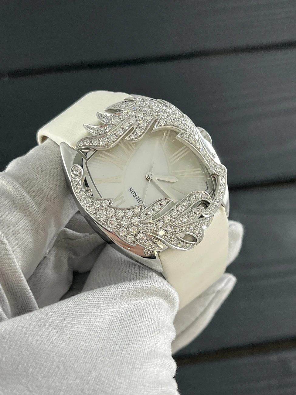 Часы Boucheron  J`el Berto Pave Diamonds  JLBR88