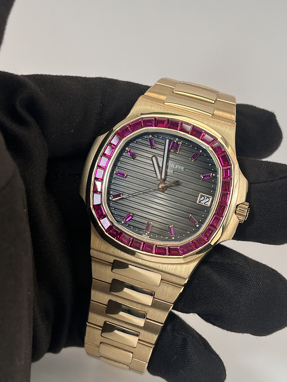 Часы Patek Philippe  Custom Nautilus Rose Gold And Ruby 40Mm  FIX 5723/1R 5711R