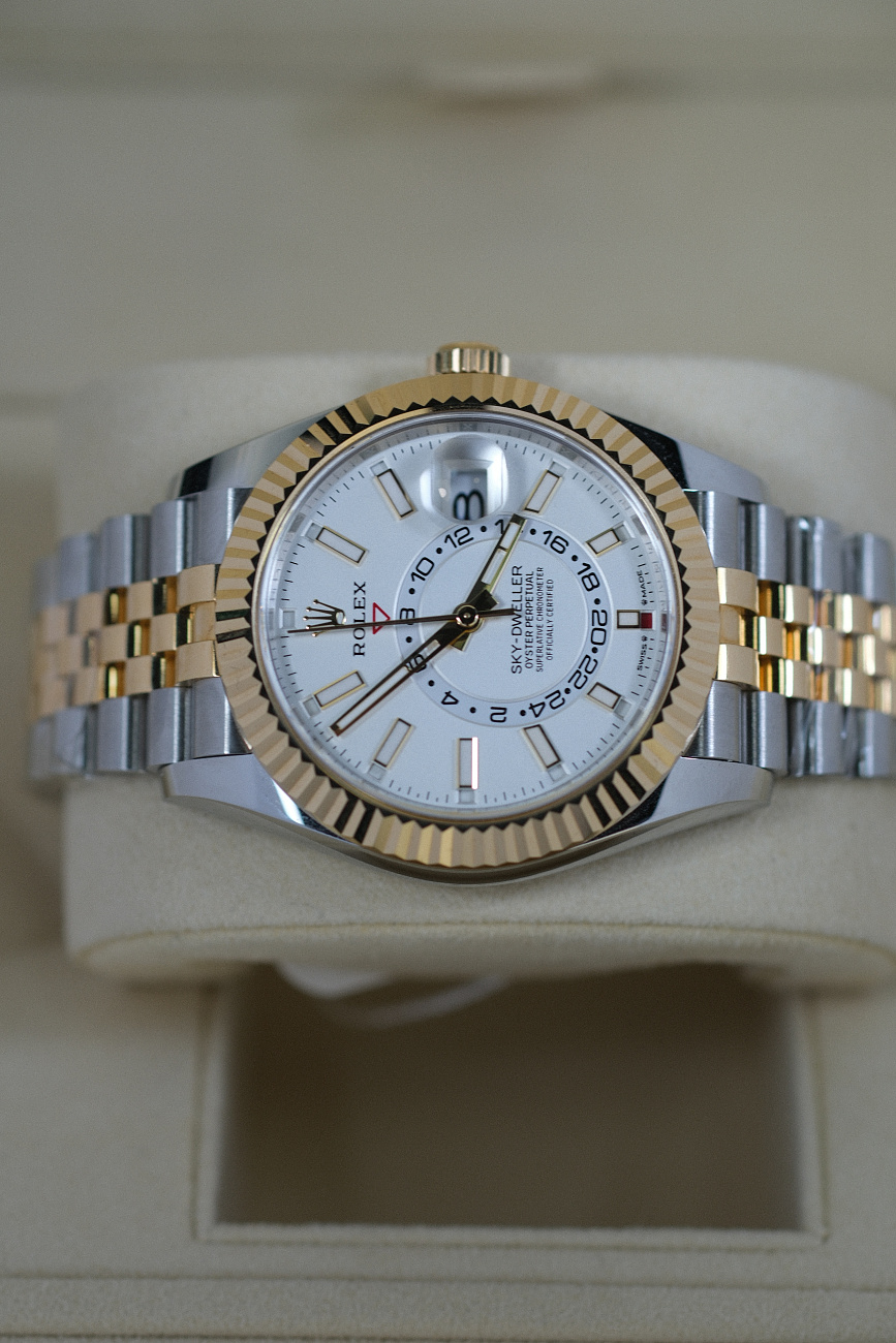 Часы Rolex  - Sky-Dweller 42Mm Steel And Yellow White Dial  336933