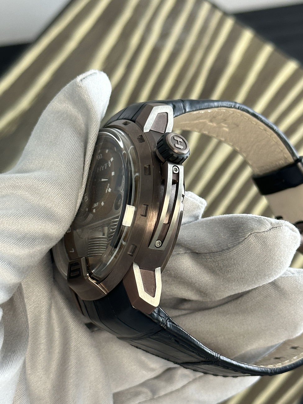 Часы HYT  H1 Collection Rich Time Edition  148-TB-21-GF-RU