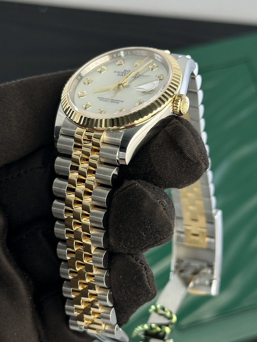 Часы Rolex  Datejust 36Mm Mother Of Pearl Dial Steel Yellow Gold  126233-0035