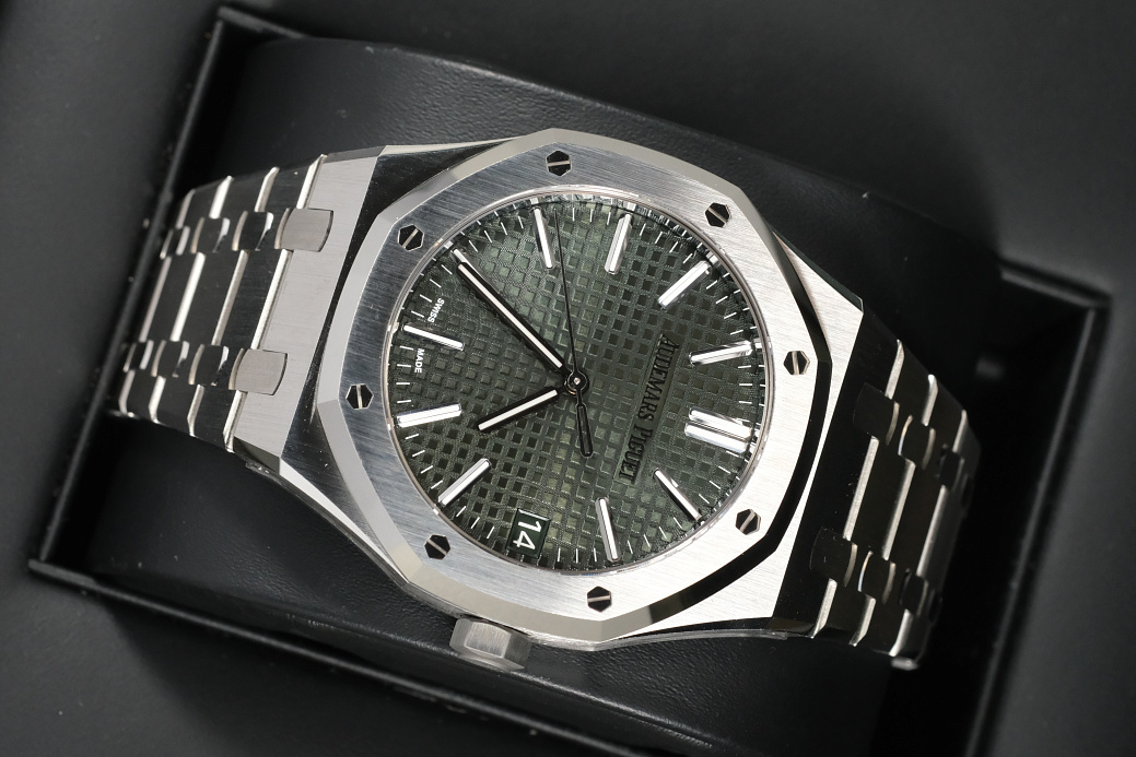 Часы Audemars Piguet  Royal Oak Selfwinding 50Th Anniversary «50-ЛЕТНИЙ ЮБИЛЕЙ»  15510ST.OO.1320ST.04