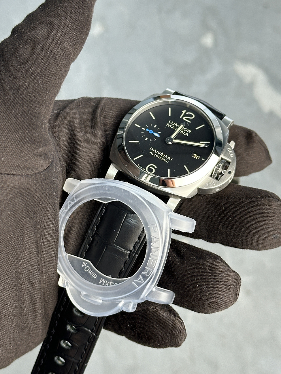 Часы Panerai  Luminor Quaranta  PAM01372