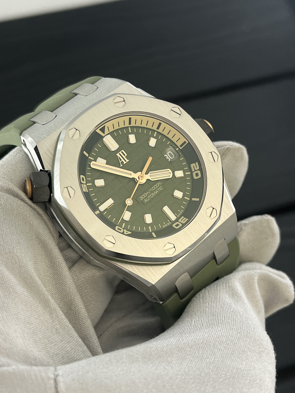 Часы Audemars Piguet  Royal Oak Offshore Diver Green  15720ST.OO.A052CA.01