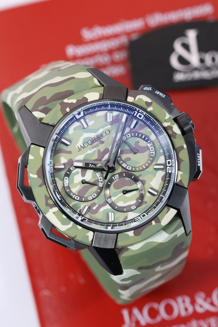 Часы Jacob & Co  EPIC X CHRONO TRI DIAL GREEN CAMO  EC440.20.AB.AA