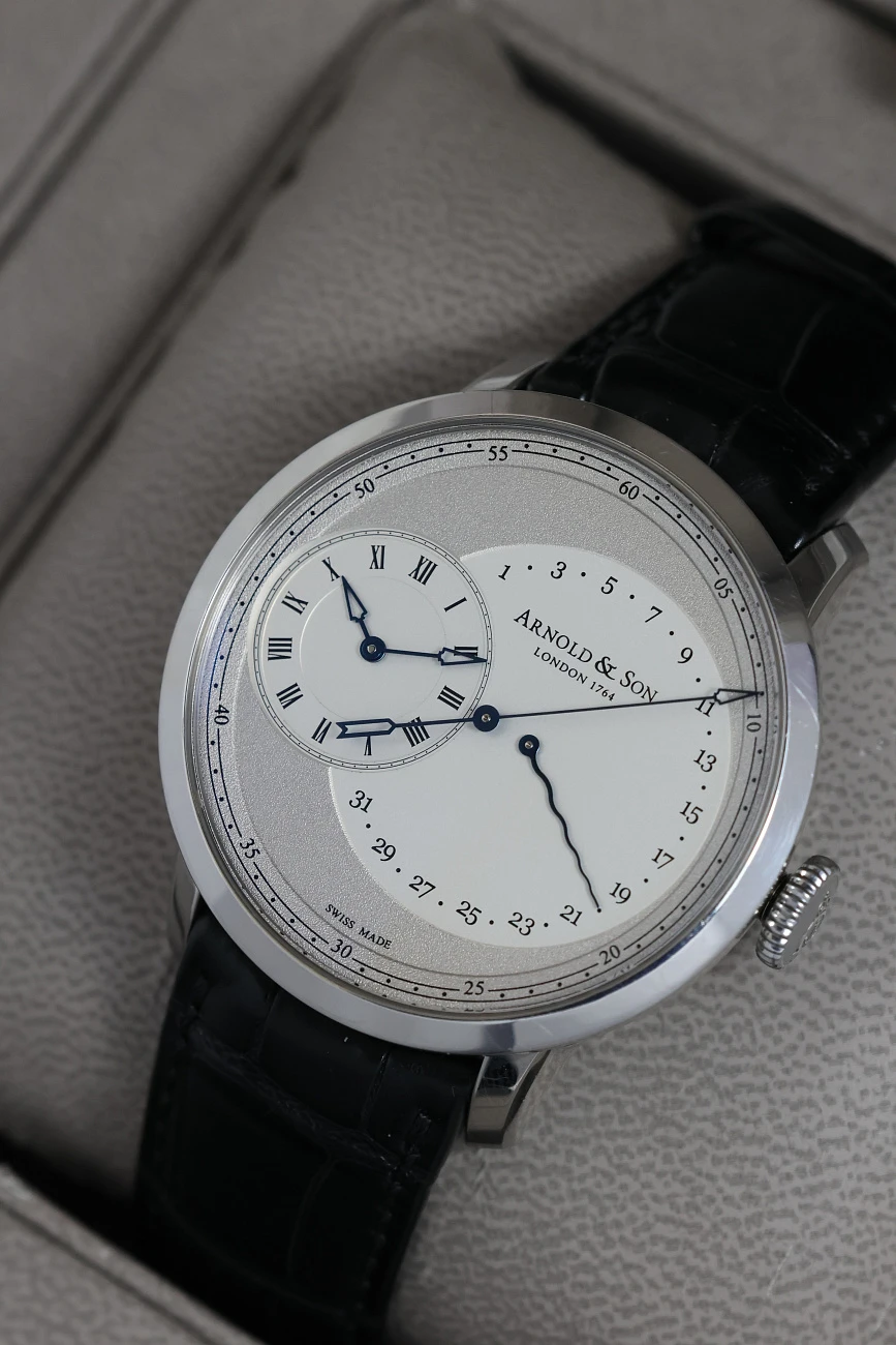 Часы Arnold &amp; Son  Instrument Collection Tbr  1ARASSO1A