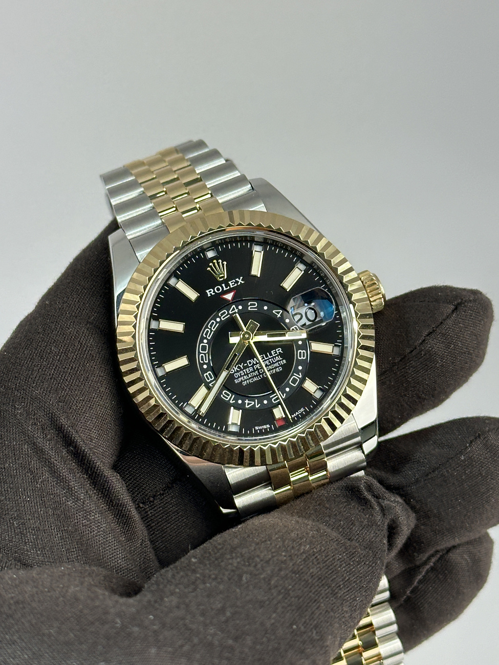 Часы Rolex  Sky-Dweller 42Mm Steel And Yellow Black Dial  326933