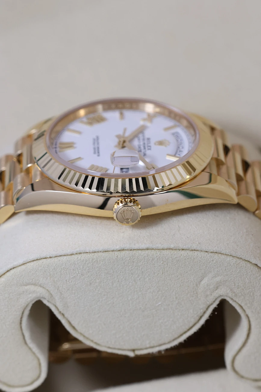 Часы Rolex  Day-Date 40 Yellow Gold White Dial  228238