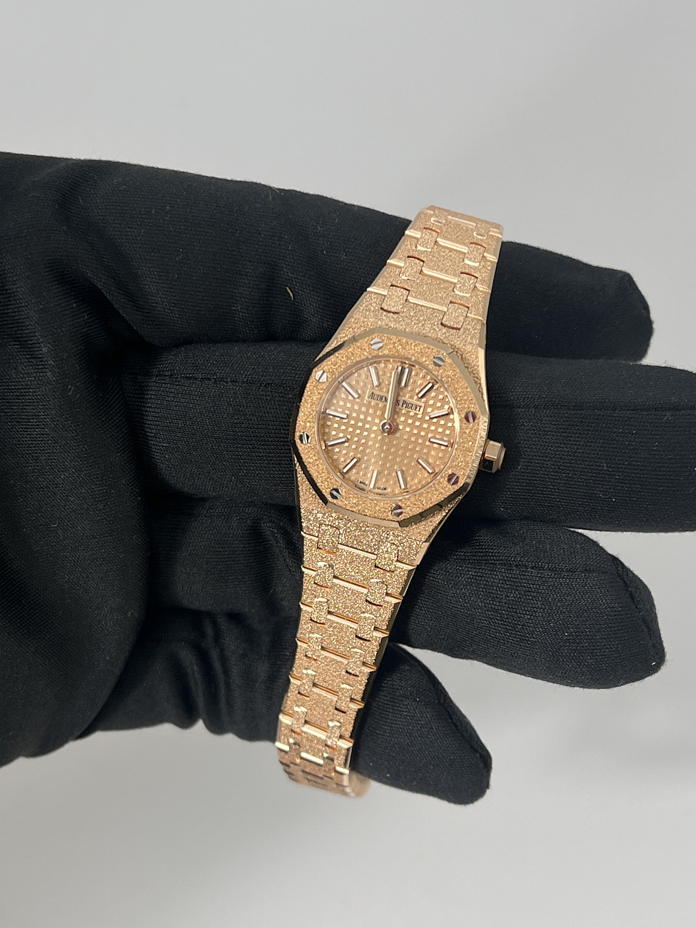 Часы Audemars Piguet  Royal Oak Mini Frosted Rose Gold 23Mm  67630OR.GG.1312OR.01