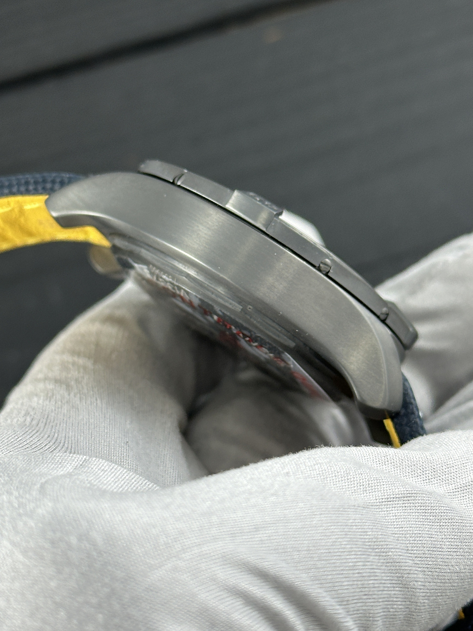 Часы Breitling  Super Avenger Chronograph 48 Night Mission  V13375101C1X2