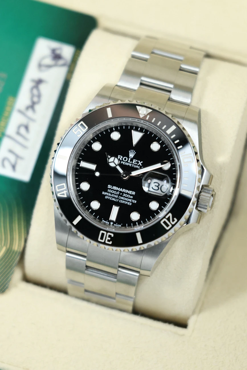 Часы Rolex  Oyster Perpetual Submariner Date  126610LN