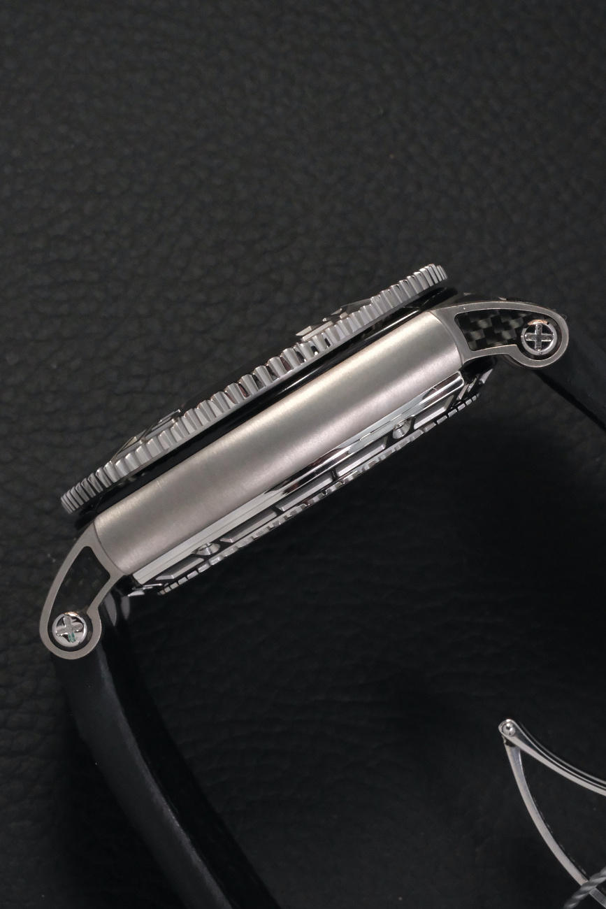 Часы Roger Dubuis  Easydiver K10 Tourbillon  SE48 05 7.N/9 K9/K10