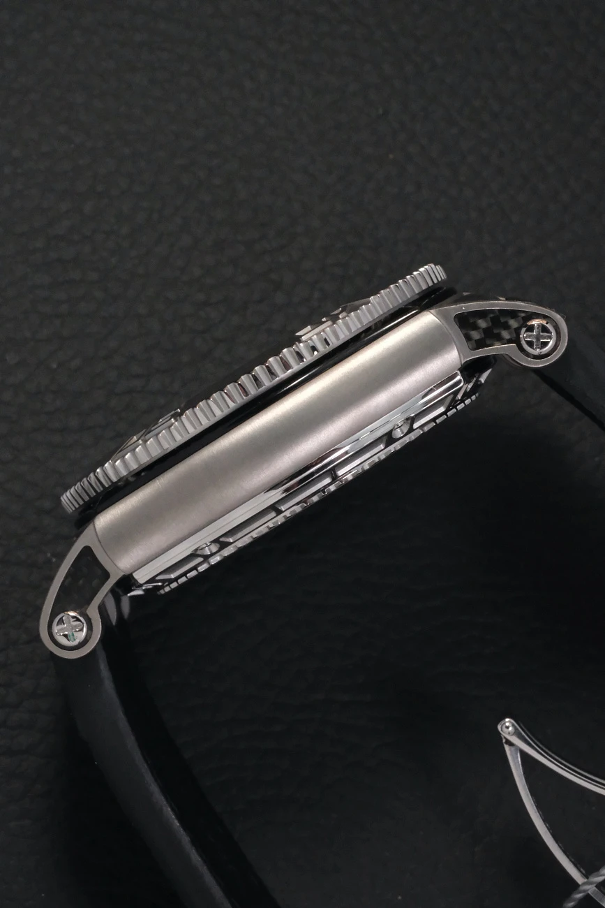 Часы Roger Dubuis  Easydiver K10 Tourbillon  SE48 05 7.N/9 K9/K10
